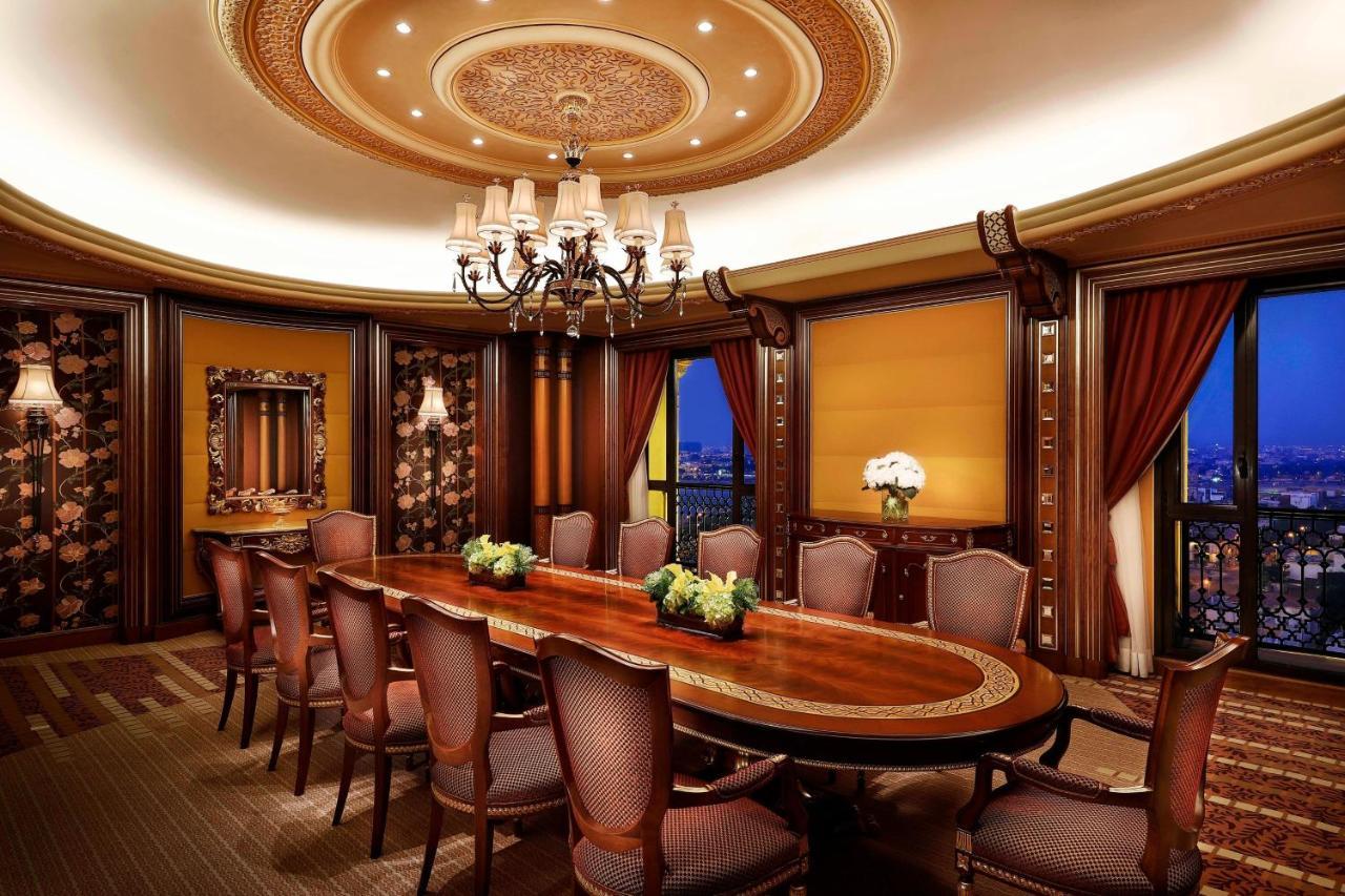 The Ritz-carlton 5*